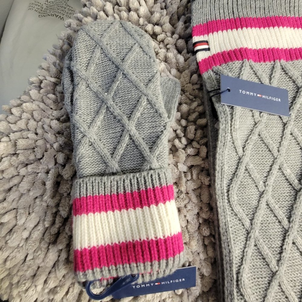 NWT- 3 PIECE SET OF TOMMY HILFIGER WOMENS WINTER KNITS-3 for 1 BUNDLE-NWT - Picture 9 of 15